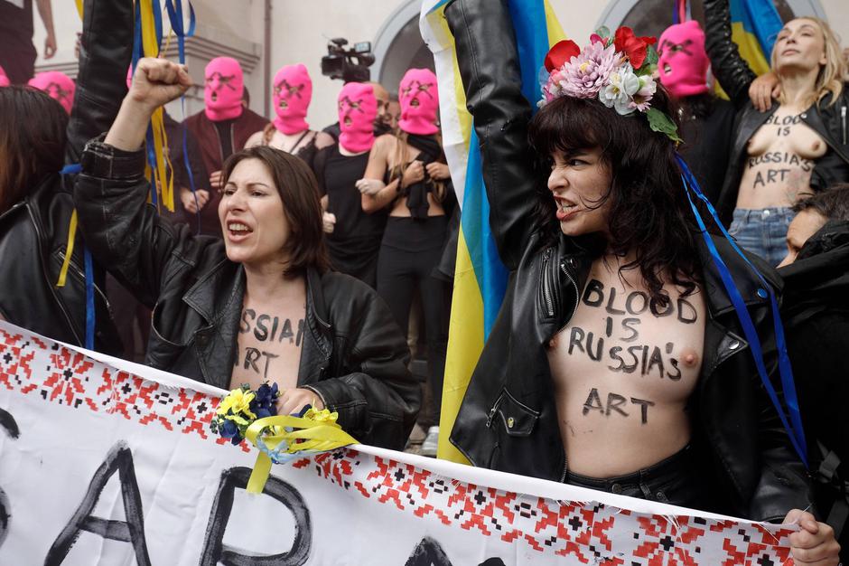 Pussy Riot protests outside the Russian Pavilion at the Venice Biennale | Author: Profimedia