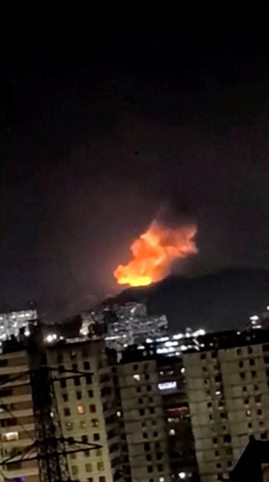 Multiple explosions in the early hours of the morning, in Caracas | Author: VIDEO OBTAINED BY REUTERS