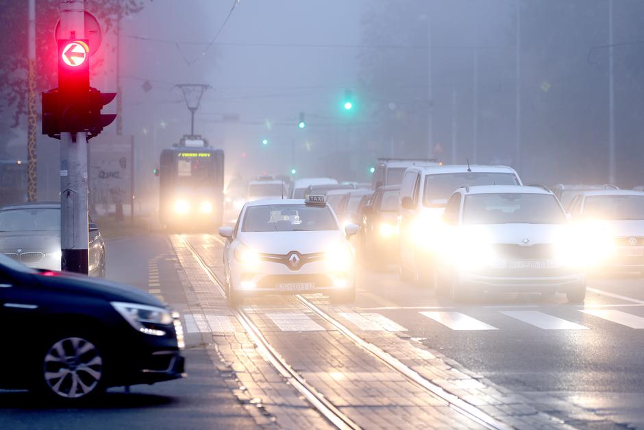 Gusta magla nad Zagrebom, glavni grad je jutros u crvenoj zoni zbog zagađenog zraka | Author: Patrik Macek/PIXSELL
