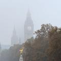 Jesenska magla ovila London - Big Ben