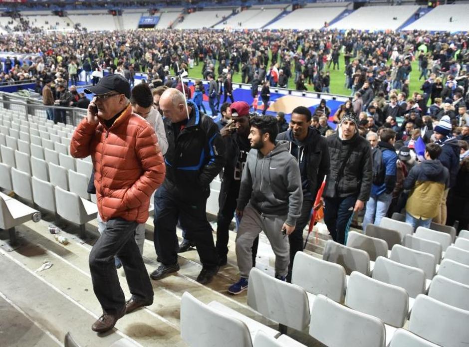 Evakuacija stadiona u Parizu nakon niza terorističkih napada | Author: DPA/PIXSELL