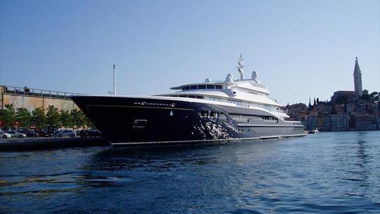 Jahta Carinthia VII