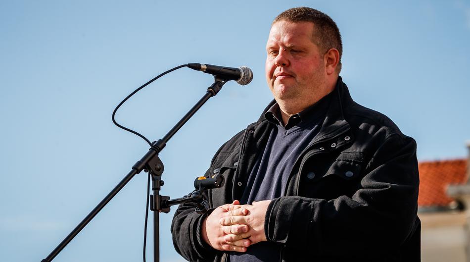 Tko je fra Ivo? Podržao veliki prosvjed u Splitu, slikao se sa zastavom NDH...