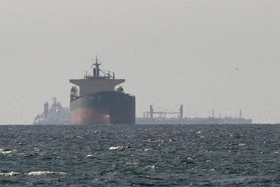 FILE PHOTO: Cargo ships in the Gulf, near the Strait of Hormuz | Author: STRINGER/REUTERS