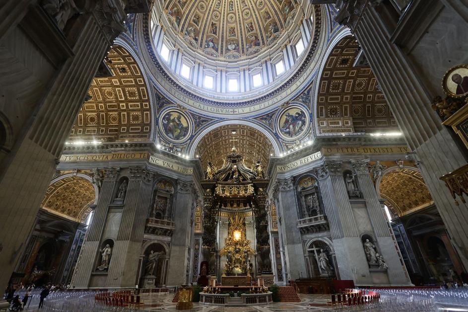 Daily Life In Rome And Vatican - 16 Apr 2025