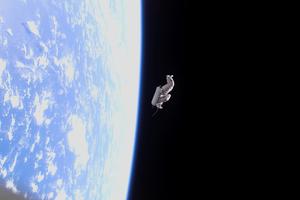 Astronautsko odijelo pretvoreno u satelit