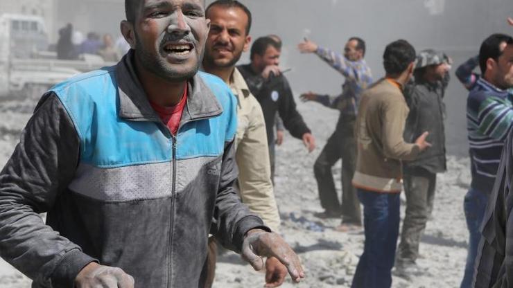 Ljudi nakon napada u Alepu u Siriji