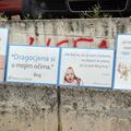 Šibenik: Grafit na zidu ispred bolnice gdje vjernici mole protiv pobačaja