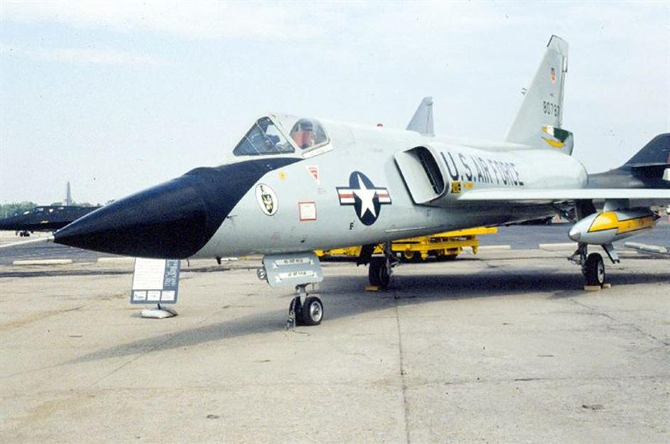 Convair F-106A Delta Dart, 1970., bez pilota sletio u polje