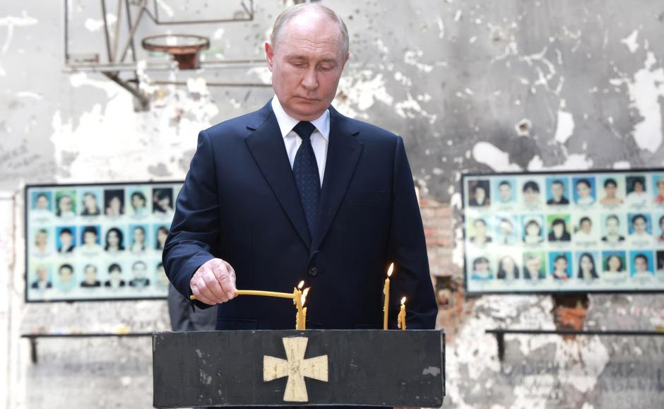 Beslan, Russia. 20th Aug, 2024. Russian President Vladimir Putin, lights a candle at a memorial inside the former Beslan School No 1, August 20, 2024 in Beslan, Republic of North Ossetia-Alania, Russia. The school is the site of the deadliest school shoot | Author: Profimedia