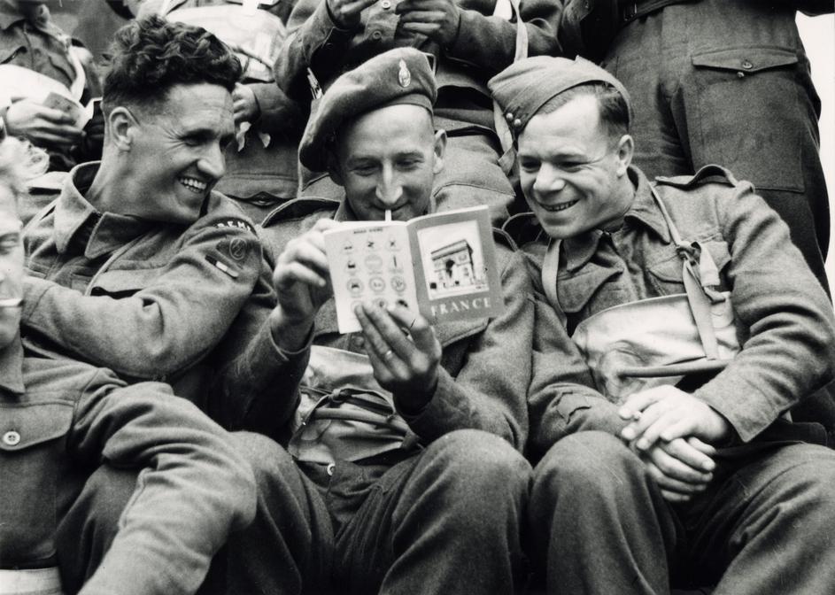 WWII / British troops embarking / 1944