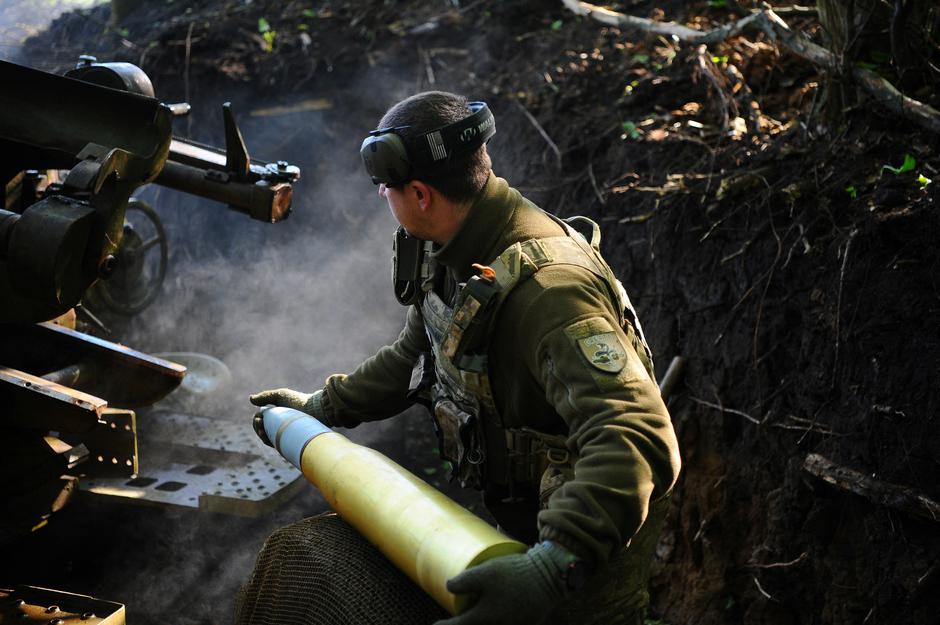Ukrainian servicemen fire a self-propelled howitzer towards Russian troops at a frontline near the town of Chasiv Yar | Author: UKRAINIAN ARMED FORCES
