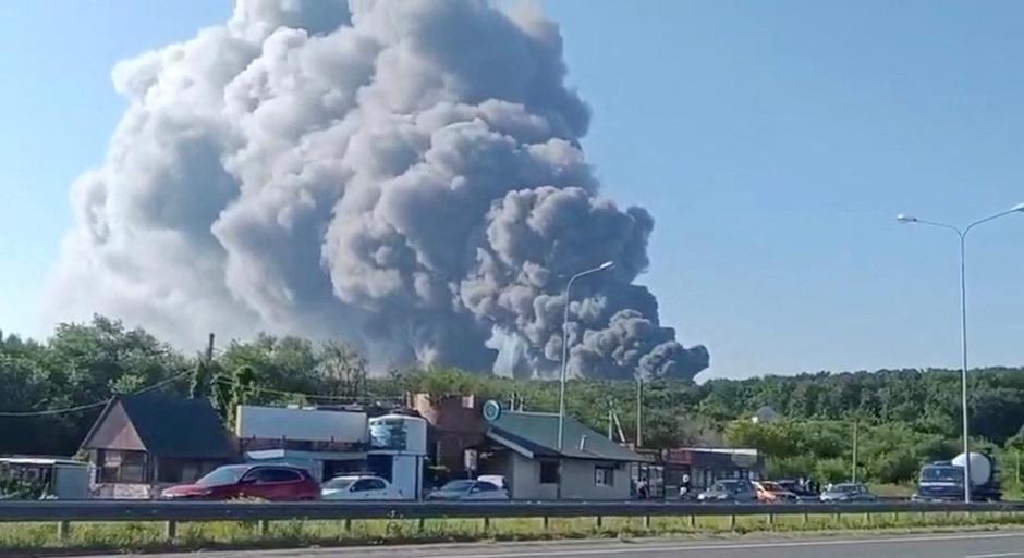 FILE PHOTO: Smoke rises after a Ukrainian drone attack on a Wildberries warehouse, in Novosemeykino | Author: SOCIAL MEDIA/REUTERS
