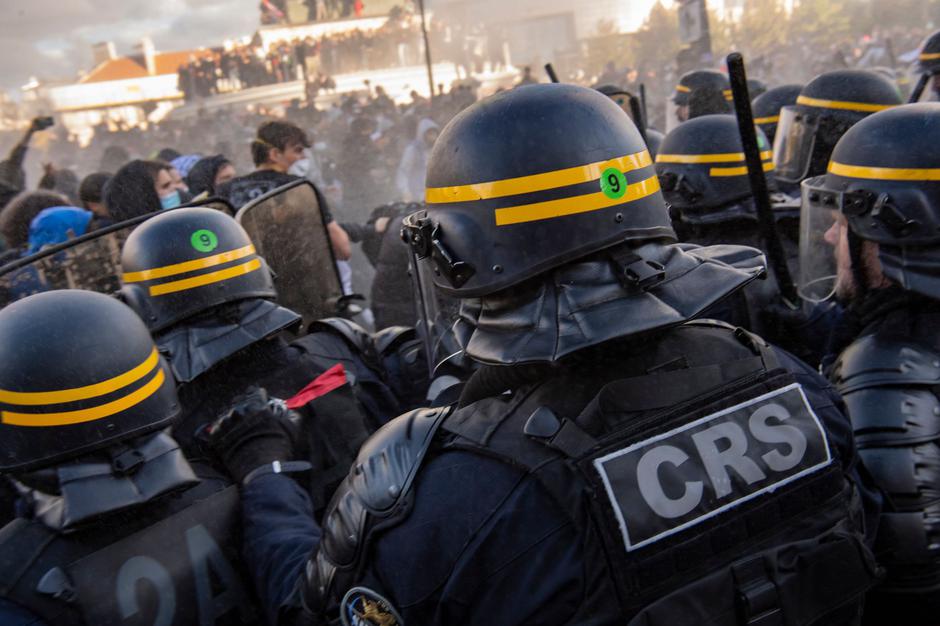 Paris Students and Police face to face | Author: Profimedia