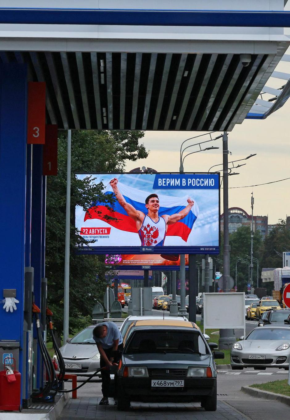 Moscow pumps face queues amid fuel shortages | Author: ANASTASIA BARASHKOVA/REUTERS