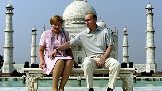 Vladimir Putin i supruga Ljudmila Putina ispred Taj Mahala