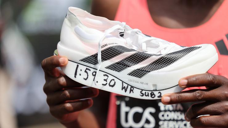 Sabastian Sawe Wins the Elite Mens race for the TCS LONDON Marathon and sets a new sub 2 hour world record in the process, in London UK. 26th April 2026