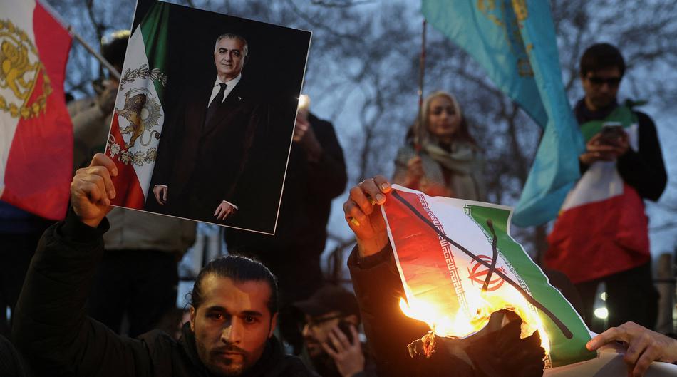 Prognani iranski princ se vra&cacute;a, ovo je njegov plan za ru&scaron;enje ajatolaha