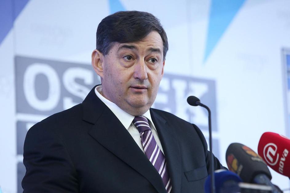 Osijek: Sve?ana primopredaja vlasništva NK Osijek ma?arskom investitoru