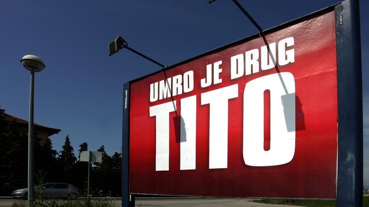 Plakat Umro je drug Tito