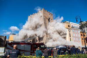 Italy, Rome: Part Of The Torre Dei Conti - Fori Imperiali - Collapses. People Under The Rubble. Firefighters At Work