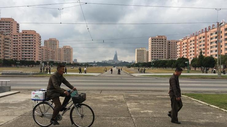 Ljudi na ulicama Pjongjanga
