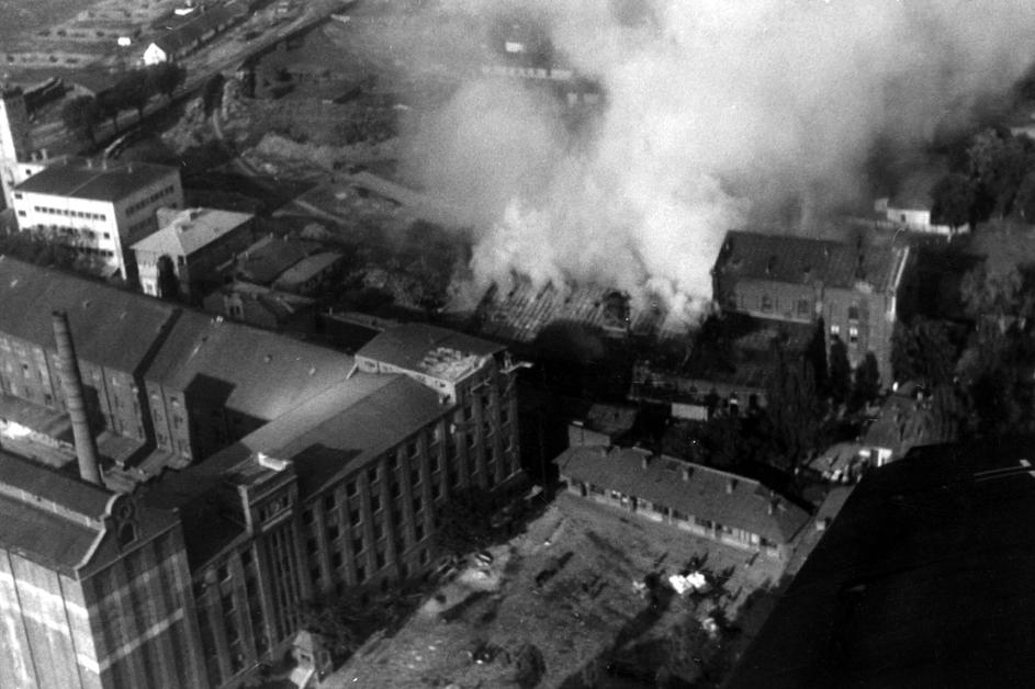 events, Second World War / WWII, Yugoslavia, Balkans Campaign 1941, Belgrade after the German bombing on 6./7. April 1941, burning buildings, aerial photograph,