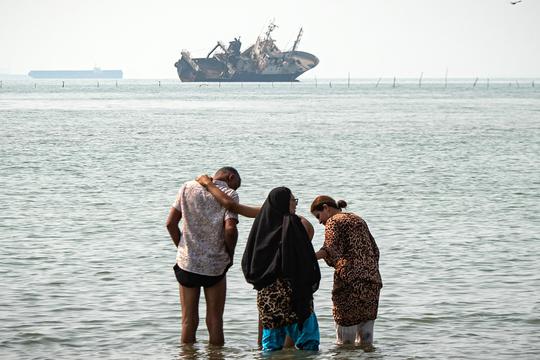 Iranian vessels hit in U.S. attack anchored near Strait of Hormuz..