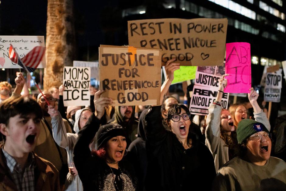 Protest following the fatal shooting of Renee Nicole Good, in Phoenix | Author: Rebecca Noble