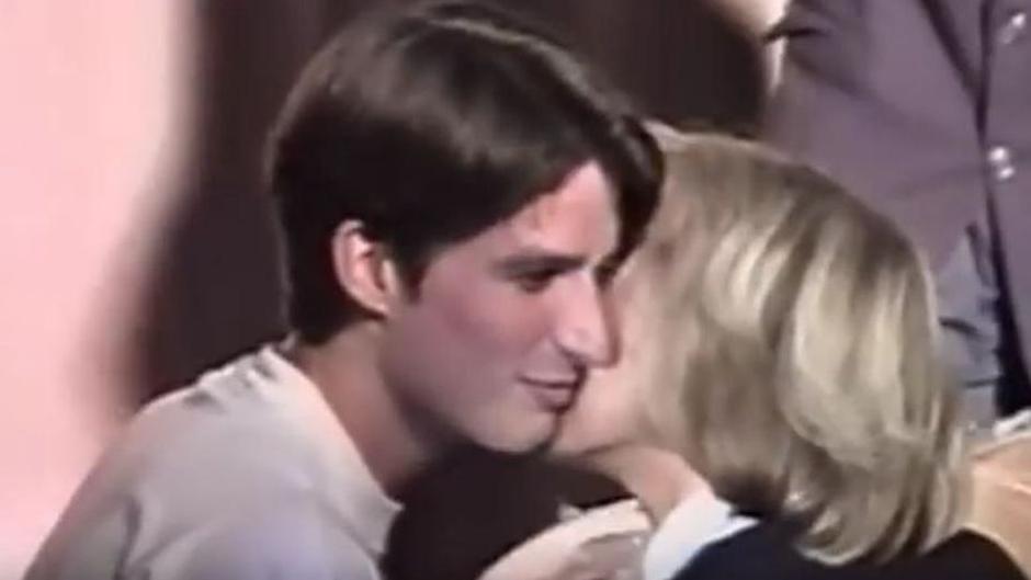 Prvi poljubac francuskog predsjedničkog para | Author: screenshot/youtube