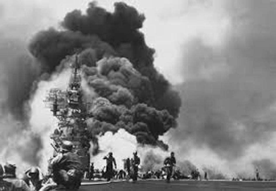 Bunker Hill nakon udara Kamikaze 11 svibnja 1945.