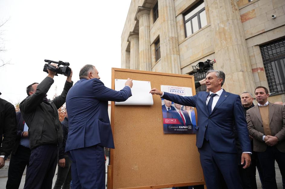 Banja Luka: SNSD započeo kampanju za izbore lijepljenjem prvog plakata