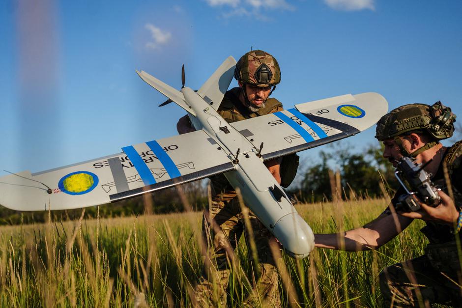 Ukrainian service members check a reconnaissance drone before its launch near a front line in Kharkiv region | Author: Serhii Korovainyi