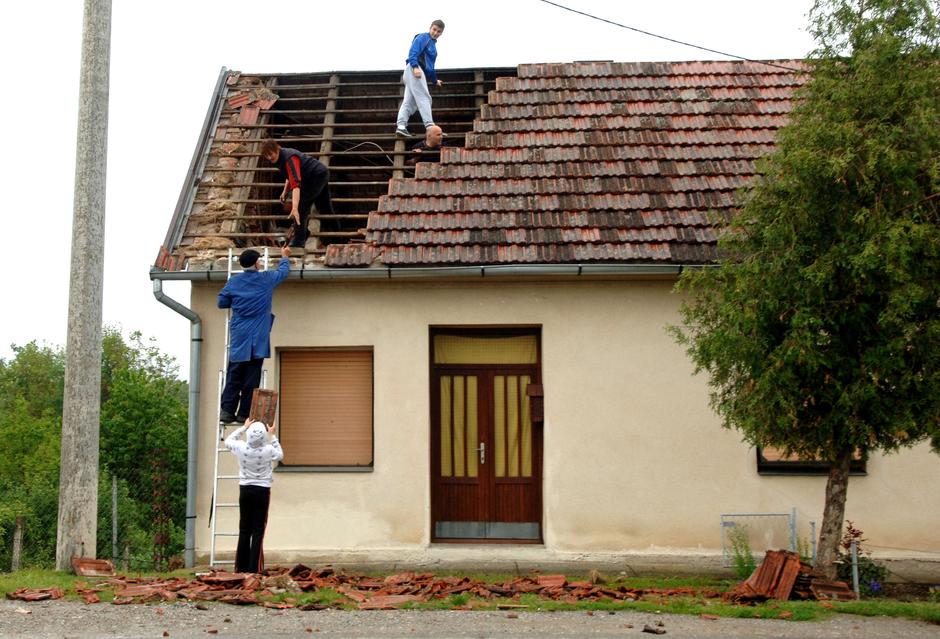 Srušen krov nakon olujnog vjetra | Author: Duško Mirković (PIXSELL)
