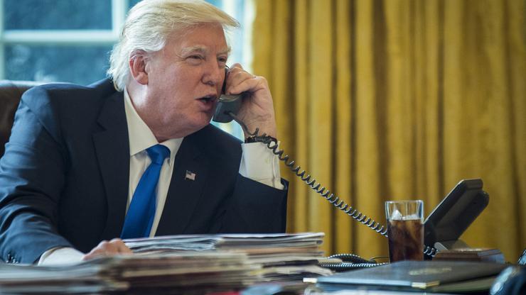 Donald Trump telefonira