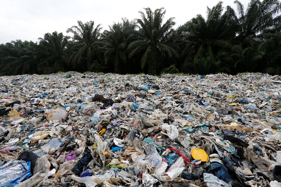 Grad Jenjarom prekriven plastikom | Author: REUTERS