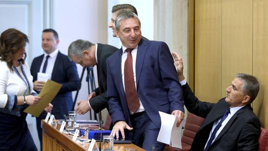 Vatreno u Saboru