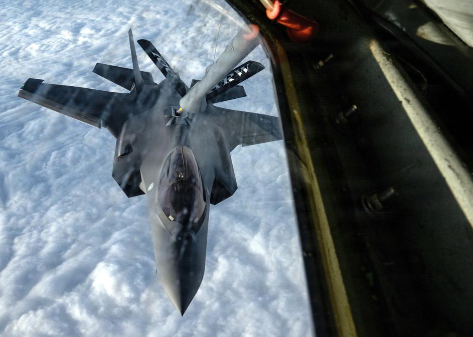 US air force warplanes seen over English Channel in major drill