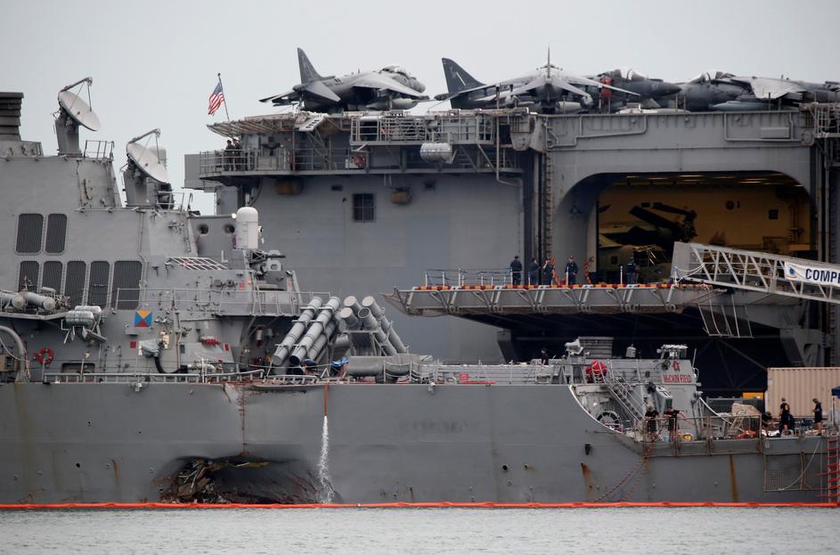 USS John McCain oštećen u sudaru s tankerom