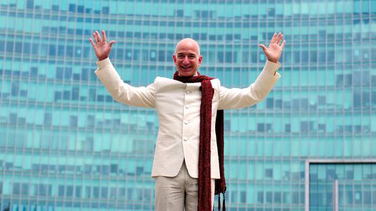 Jeff bezos, najbogatiji čovjek na svijetu i vlasnik Amazona