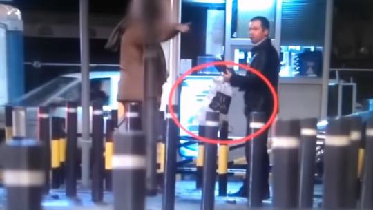 Ruski agent Georgij Kleban predaje novac Z.K.