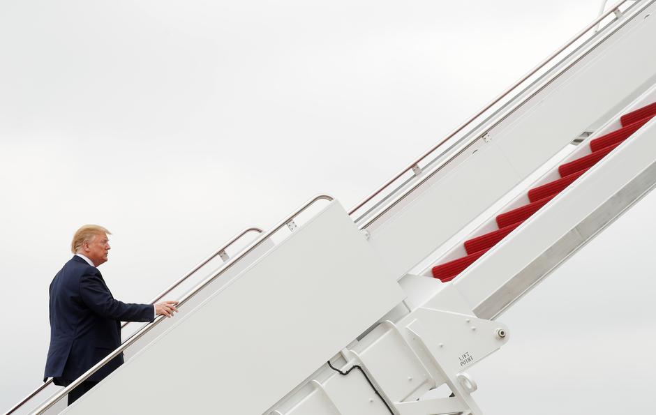 Trump ulazi u Air Force One | Author: Reuters