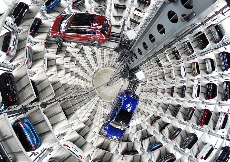 Volkswagen Golf cars are loaded in a delivery tower at the companies headquarter in Wolfsburg, March14, 2017. VW Golfs in einem Auslieferungsturm in W
