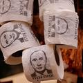 Toaletni papir s likom Vladimira Putina - prizor iz Ukrajine