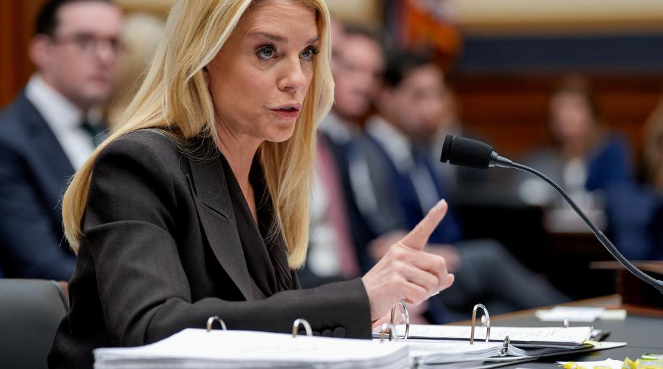 Re&scaron;etali Trumpovu tu&zcaron;iteljicu o Epsteinu: 'Vi ste propali gubitnik'