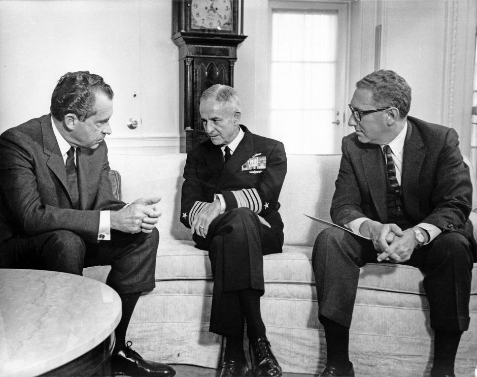 United States President Richard M. Nixon, left, and National Security Advisor Dr. Henry Kissinger, right, meet with U.S. Navy Admiral John S. McCain, Jr., Commander-in-Chief, Pacific Command (CINCPAC), in the Oval office of the White House in Washington,  | Author: Profimedia