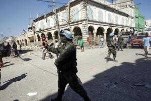 Vojnici UN-a u akciji spašavanja nakon potresa na Haitiju