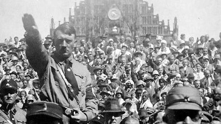 Hitler sa članovima SA u Nurembergu