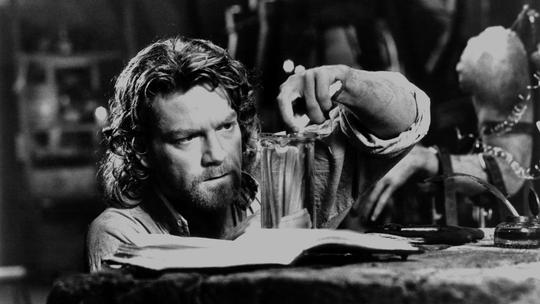 Scena iz filma Mary Shelley's Frankenstein