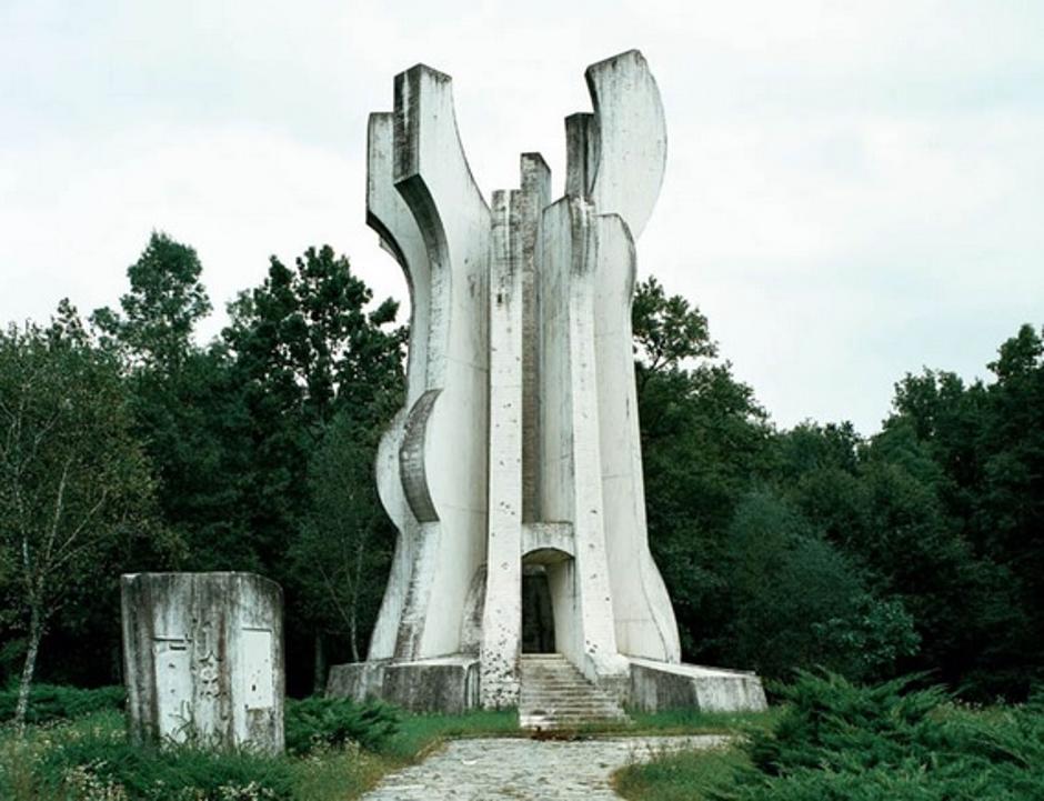 Spomenik u parku Brezovica kod Siska | Author: Flickr